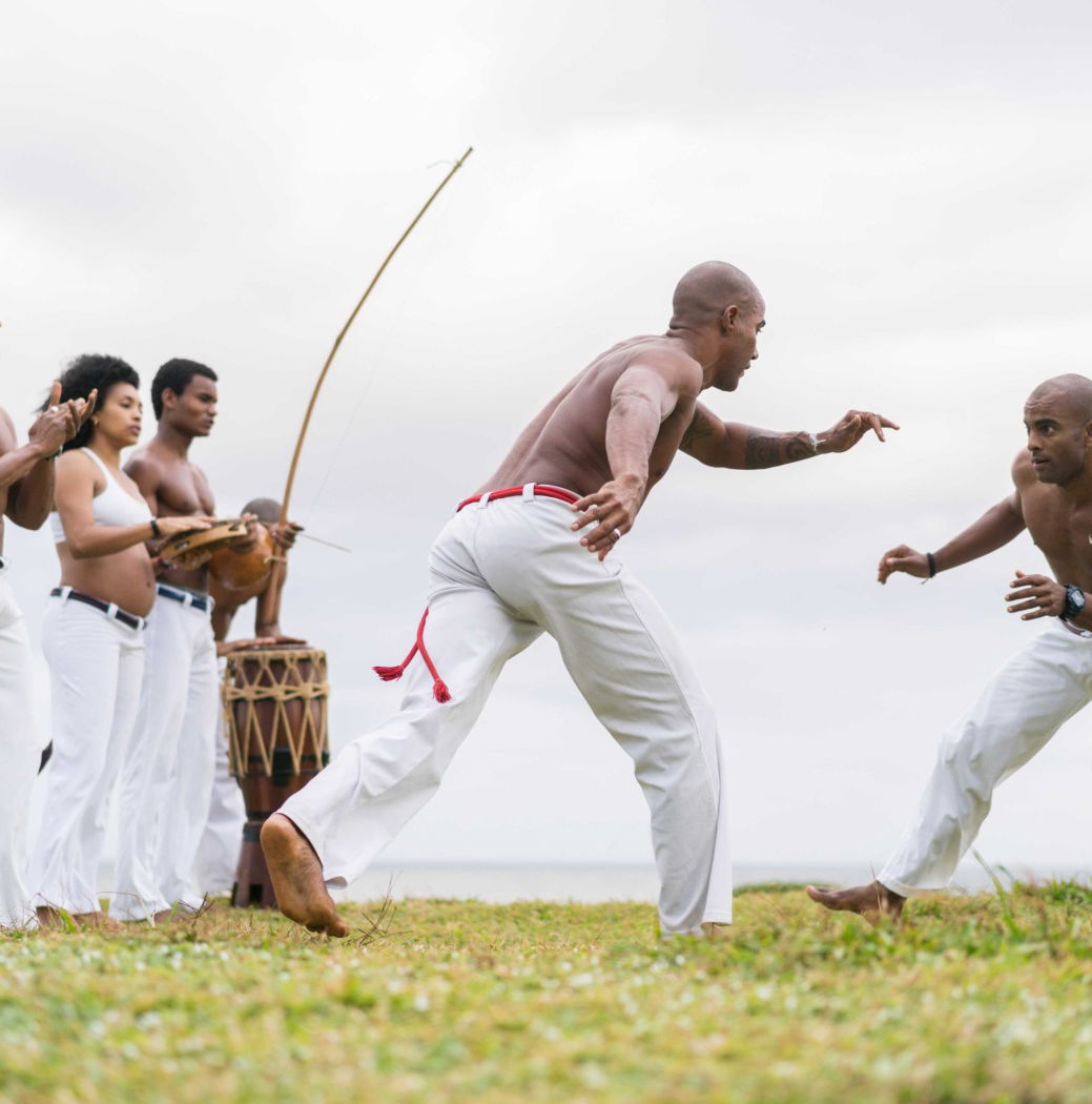 Capoeira: história, tipos, golpes, instrumentos - Brasil Escola