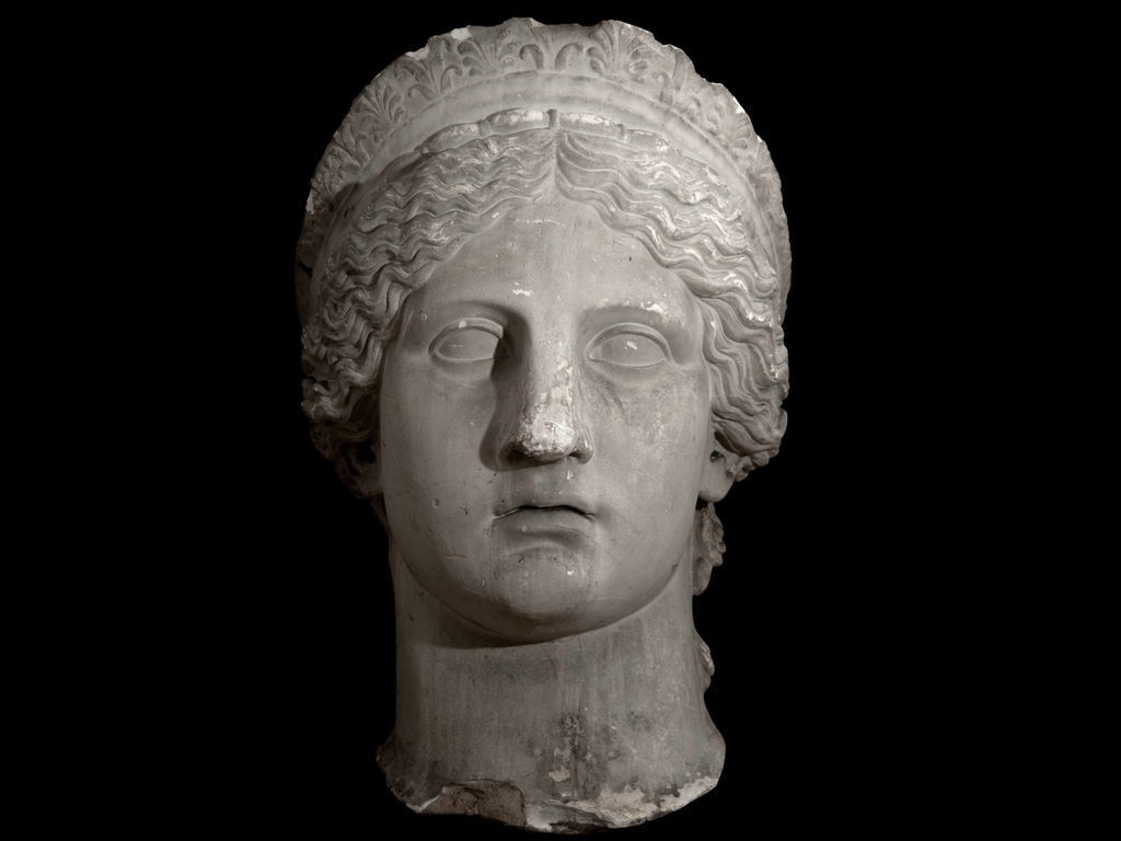 Cabeça de estátua de Hera.