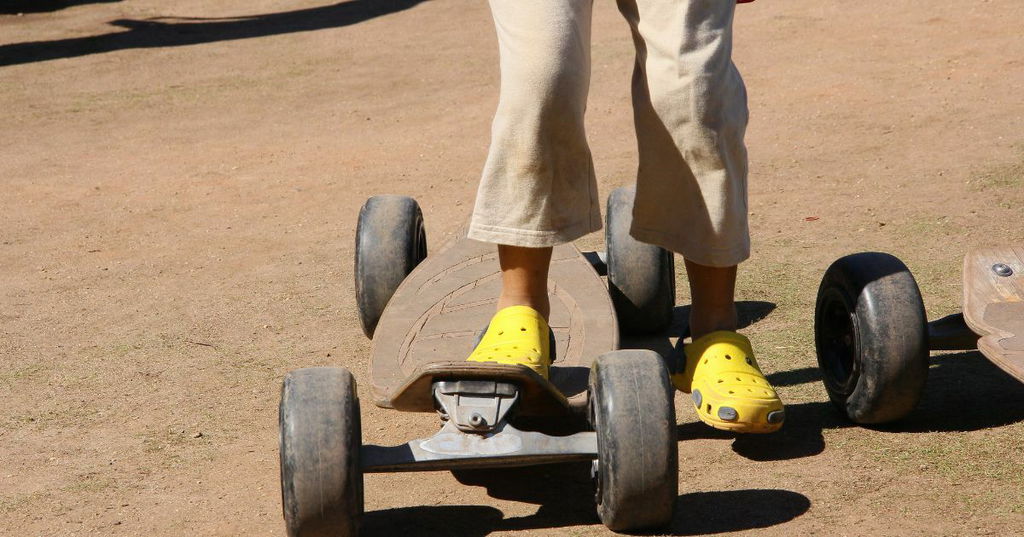 Pessoa andadando de caverboard