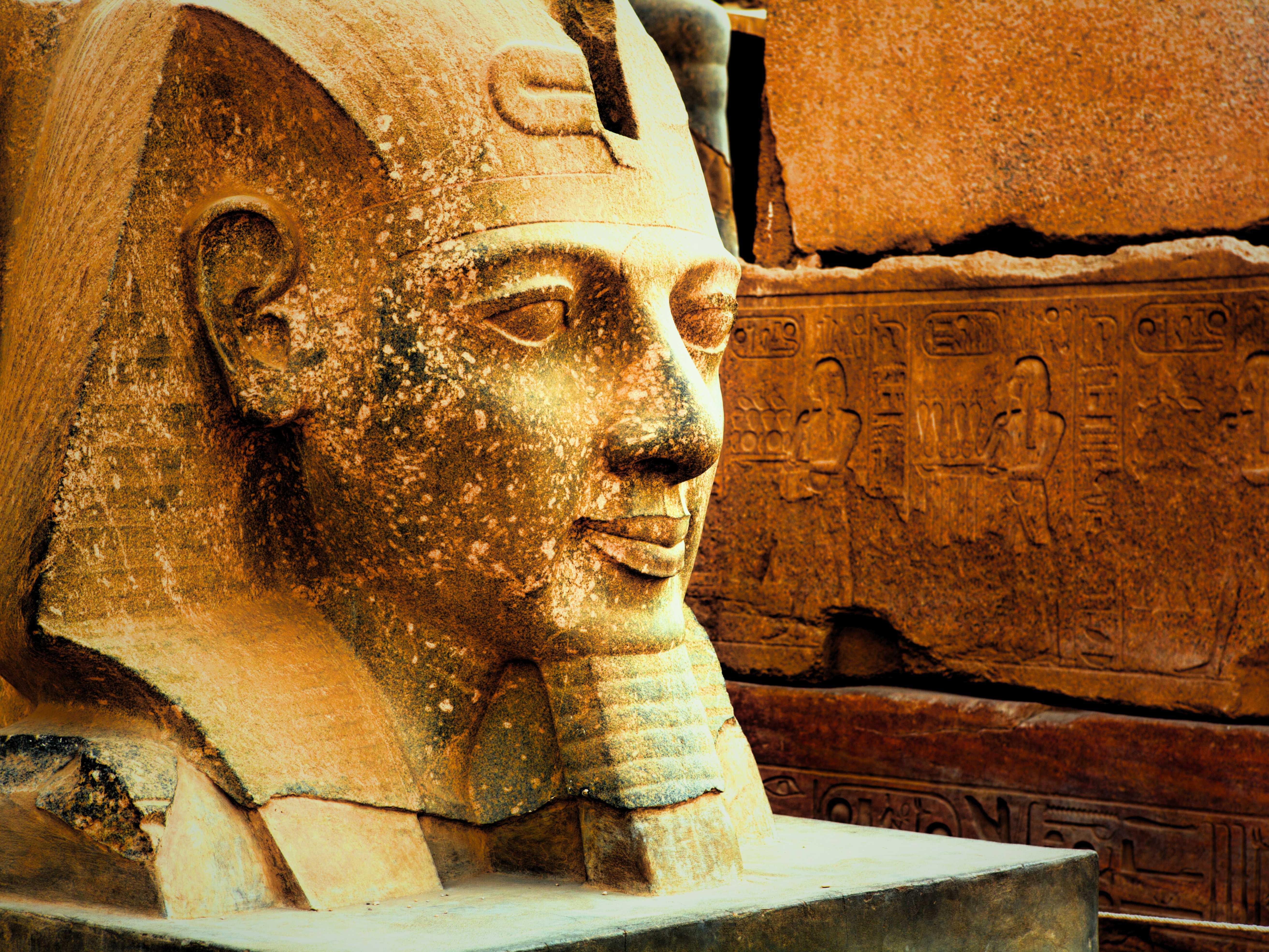 Estátua de Ramsés II